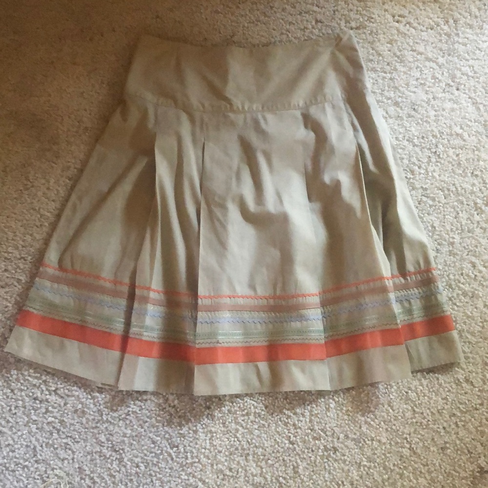 Woven skirt with fun trim detail and side zipper